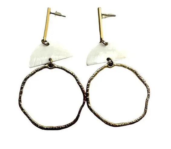 The Bar Virtue Jewelry Post w/ Mother Of Pearl And A Gold Branch Circle Earrings