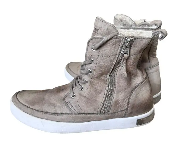 BLACKSTONE CW96 Sherpa Lined Boot in Wild Dove Tan Size 10