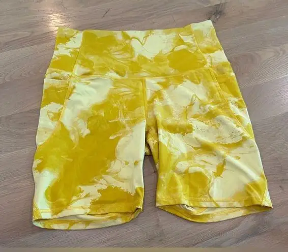 All In Motion  Women's Ultra High Rise Bike Shorts marbled yellow size large