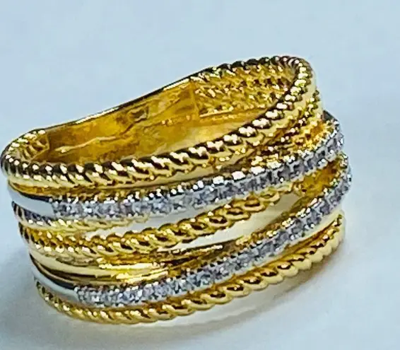 Fashion Ring Gold Tone Clear Rhinestone Accents Layered Twisted Rope Design Sz 8