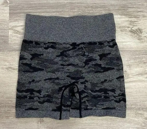 Black & Gray Camouflage Print High Waist Biker Shorts Size Small