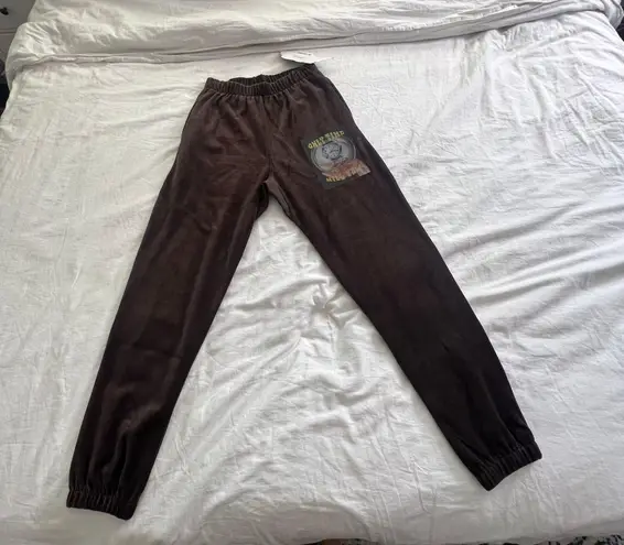 Boys Lie “only time will tell” brown velour velvet graphic jogger sweat pants M