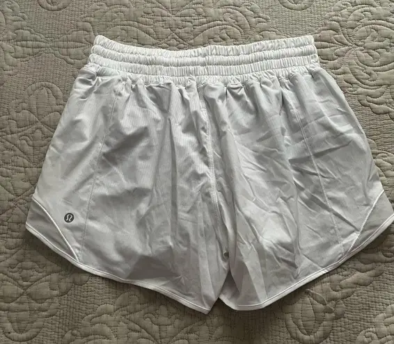 Lululemon  hotty hot high rise 2.5" shorts size 6