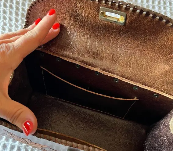 VINTAGE TOOLED LEATHER HANDBAG