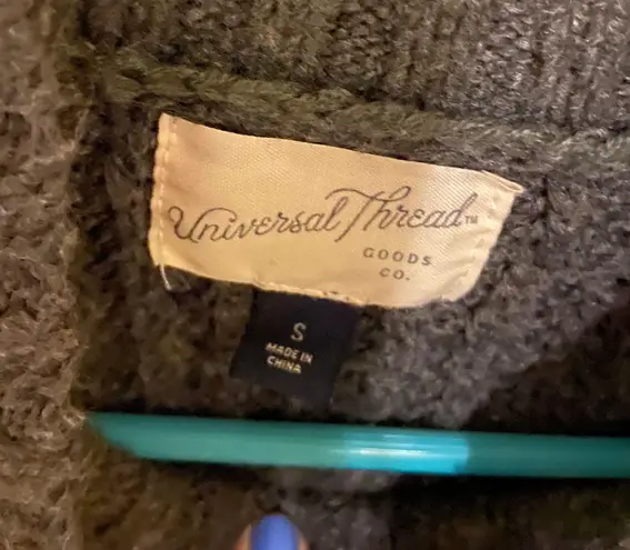 Universal Threads Sweater