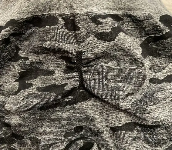 Black & Gray Camouflage Print High Waist Biker Shorts Size Small