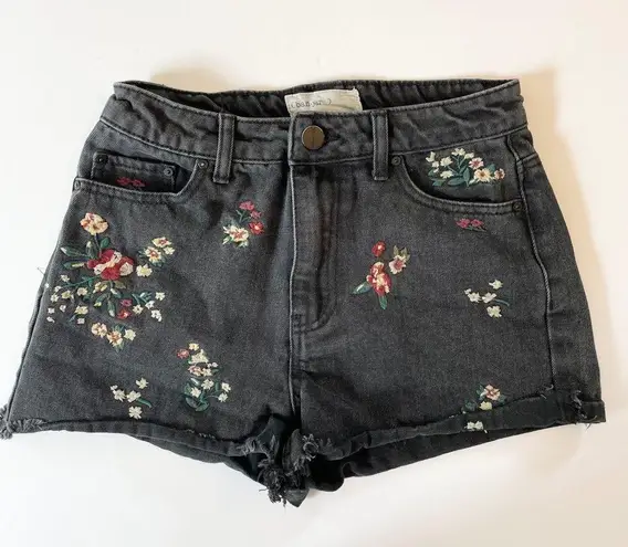 Banjara Floral Embroidered Denim Shorts Distressed Hem Black Wash Size 3/26 Boho