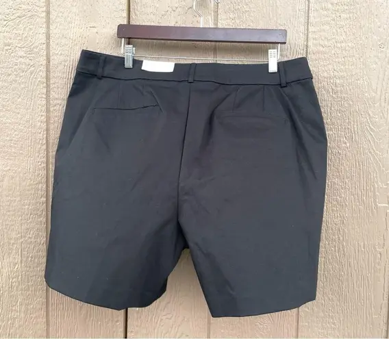 Lane Bryant NWT  Womens Shorts Black Flat Front Pockets Plus Size 18