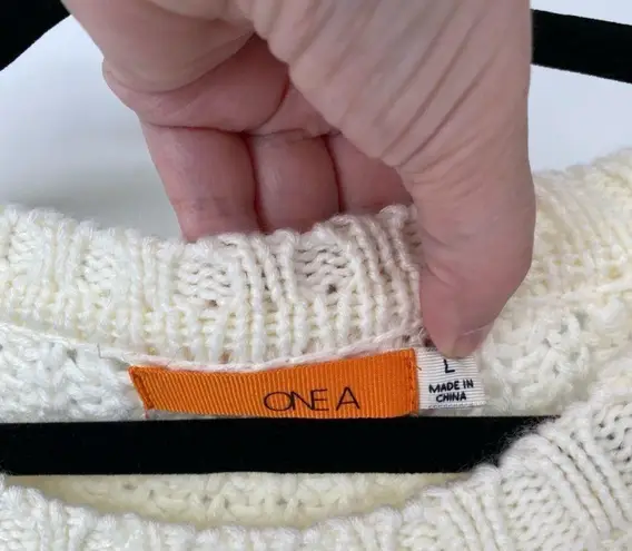 One A Winter White Crewneck Chunky Sweater Size L