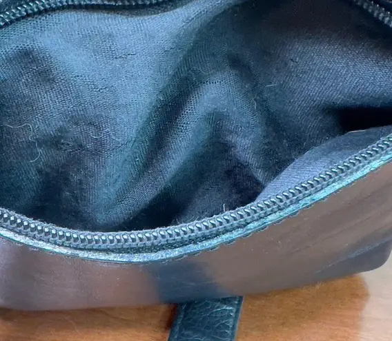 None UNBRANDED BLACK SHOULDER BAG OUTSIDE ZIPPERED POCKET OUTSIDE LATCHED POC…