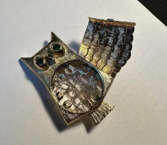 Signed Avon Solid Perfume Holder Brooch Pin Gold Tone Owl With Green Rhinestone