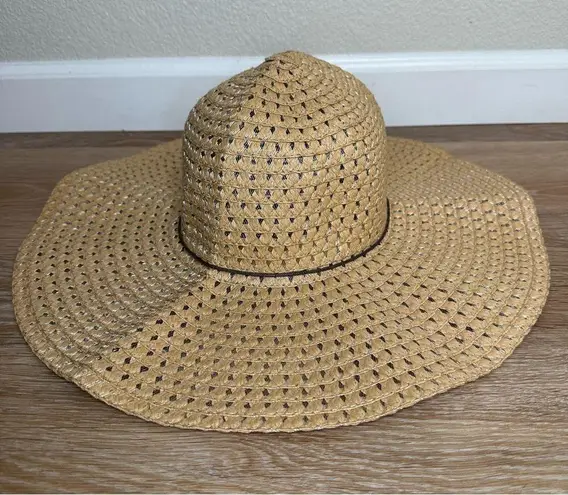 Time And Tru NWT Straw Floppy Packable Beach Hat