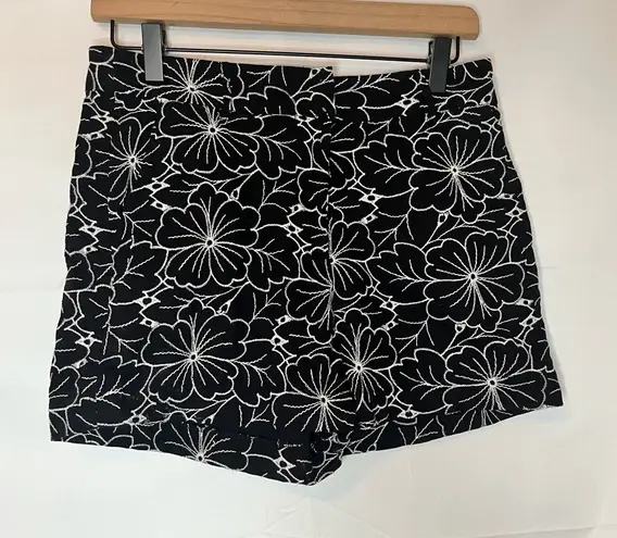 Chelsea & Theodore High Waist Floral Shorts in Black and White Size 8