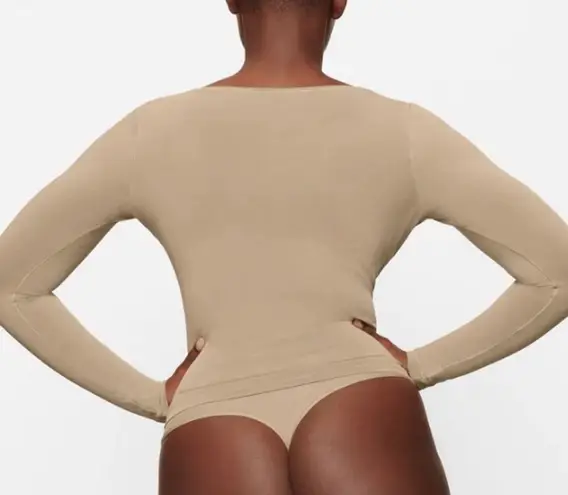 SKIMS RARE! Scoop Neck Long Sleeve T-Shirt NWT