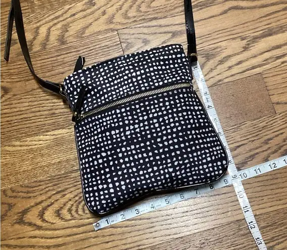 Cross body purse. New. Black and white pattern