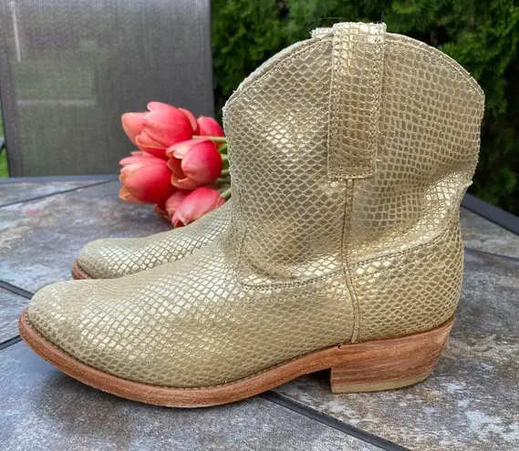 Miz Mooz Cabana Metallic Gold Snake Short Western Boots 7 Flashy