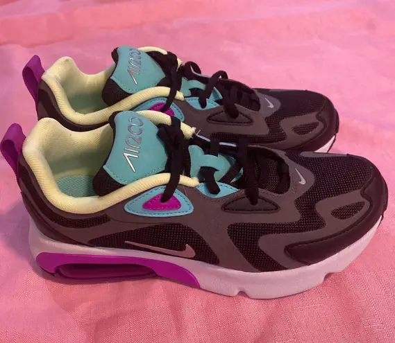 Nike New 4.5  Air 200 Sneakers