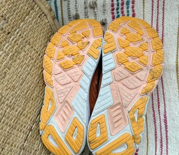 Hoka  One One Arahi 6 Sun Baked Shell Coral Road-Running Sneakers Size 8.5