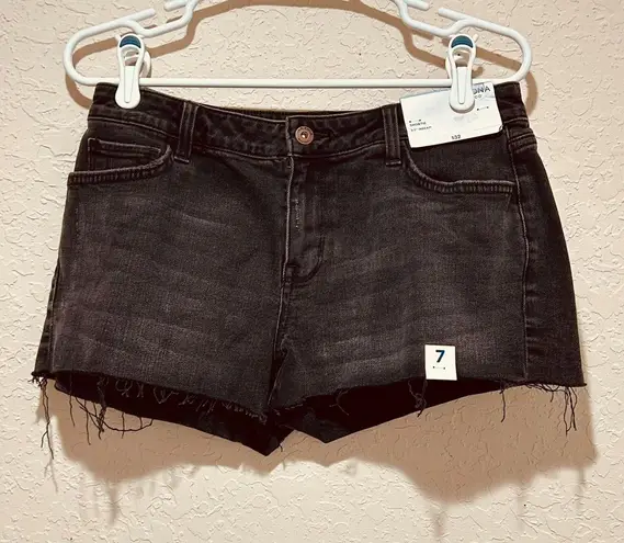 NEW Juniors Size 7 Arizona Jeans Shortie Black Shorts Frayed Denim 2.5" Inseam