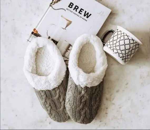 Sharper Image Cozy Grey and White Cable Knit Memory Foam Sherpa Slipper Size L Gray Size L