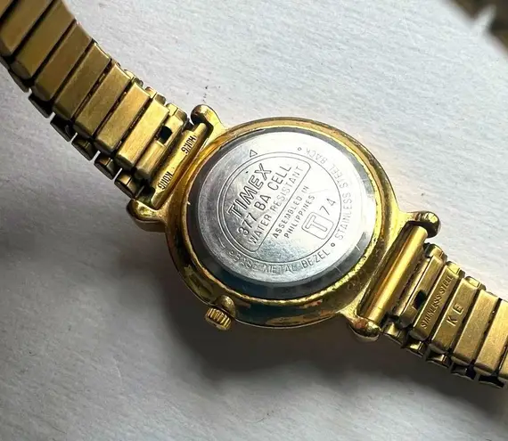Timex Ladies Watch Vintage Gold-Tone Stainless Steel Stretch Band and Dial