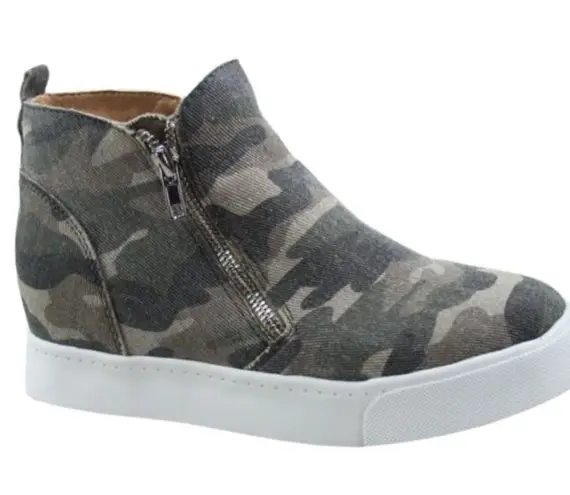 Soda  brand camouflage design side zip sneakers. New!