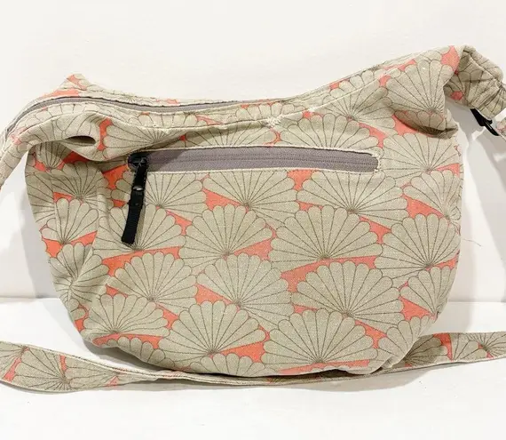 KAVU  Tan Coral Floral Canvas Crossbody Big Pocket Bag Purse Carry