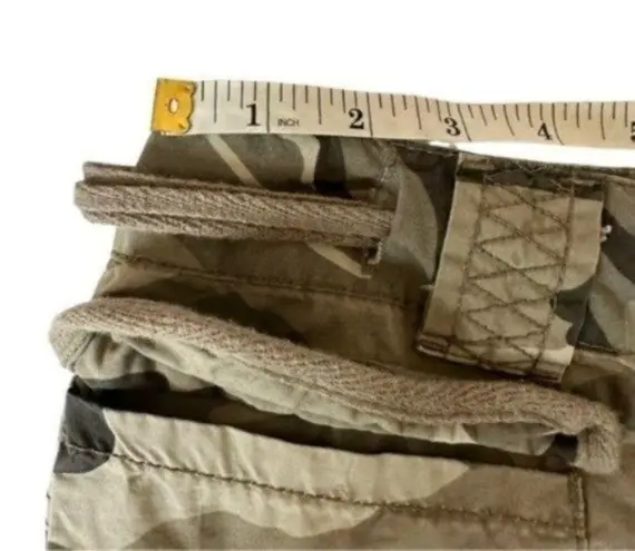 Vintage Y2k Green Camo Roll Tab Bermuda Shorts size Juniors 7 Size M