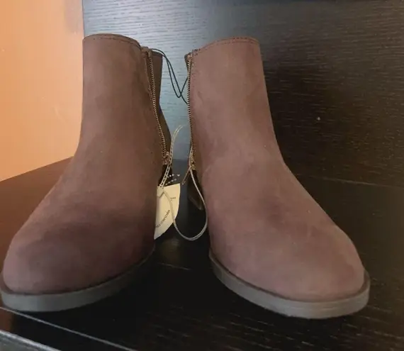 White Mountain NWT size 11M velvet brown adjustable sole point toe ankle bootie