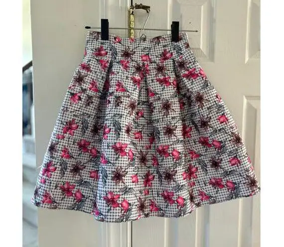 Gracia Thick A-Line White Basketweave & Pink Floral Mini Skirt
