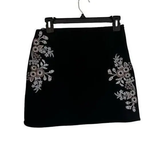 Jun & Ivy  mini skirt black embroidered small