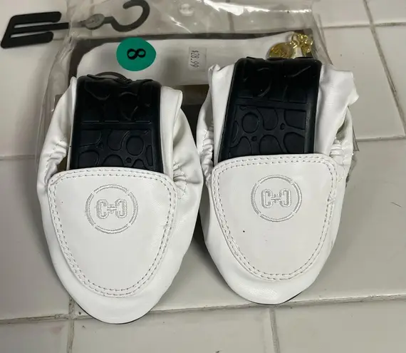 Coco & Carmen Foldable Flats Rescue Shoes Size 8 NEW With Pouch Totable White