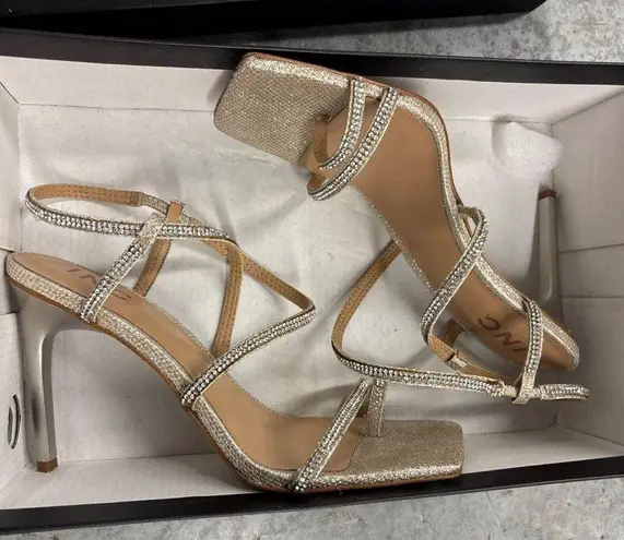 I.n.c. International Concepts Artif champagne crystals strappy heeled 8