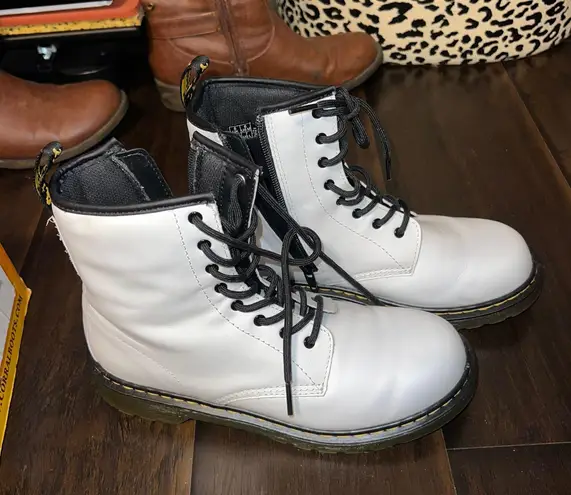 Dr. Martens Doc Martens White