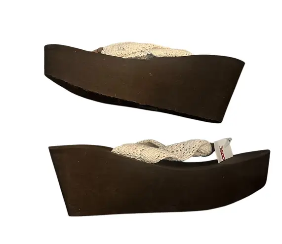 Rocket Dog Diver crochet wedge flip flops