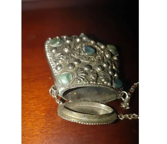 Sajai Gemstone Coin Purse Ethnic Silver Pendant Necklace Green Gemstones Bohemia