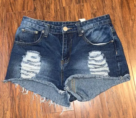 Boohoo Women’s  distressed high waisted denim shorts size 6