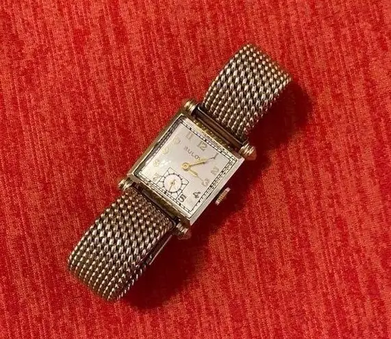 Bulova Women’s rare Swiss made 1946 knickerbocker 10kt RGP wrist watch!