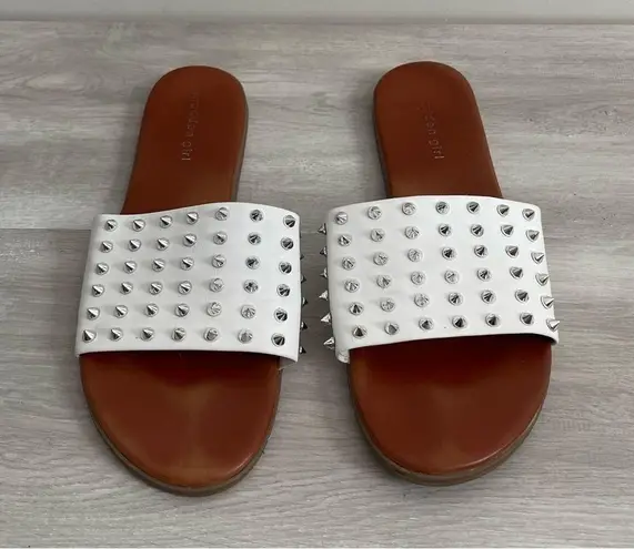 MADDEN GIRL Studded White Leather Flats Sandals Slides