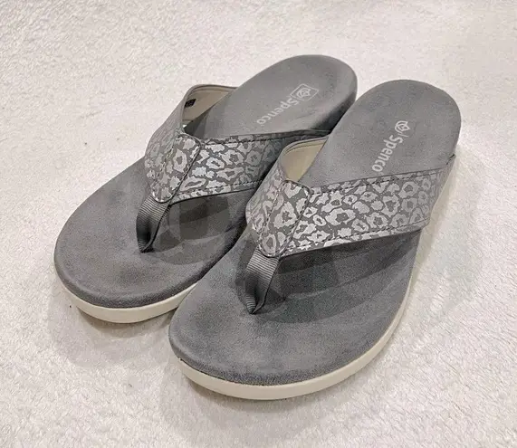Spenco Orthotic Thong Sandals in Grey Shimmer Cheetah Print 9.5 Gray