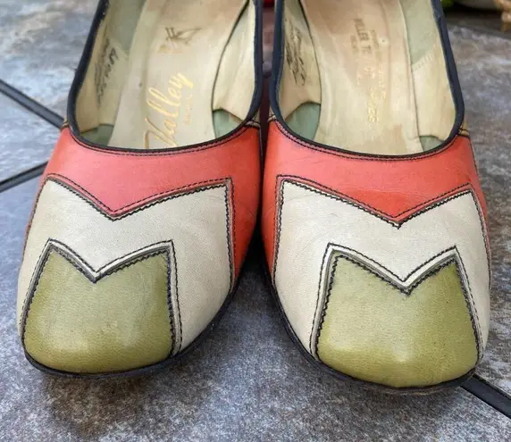 Vintage Mid Century Disco Square Toe Colorblock Leather Pumps Heel 9.5 MCM Retro Orange