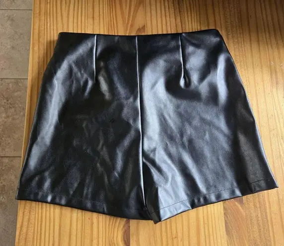 Joe Benbasset Black Faux Leather Skort Size Medium High Waist Mini Skirt Shorts