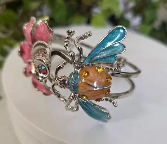 Vintage Clamper Hinge Bracelet Floral Ladybug Bee and Flower Silver