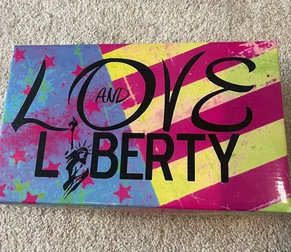 Love and Liberty Made in USA NEW Gold Low Heel Flip Flop Bling Sandals Size 10