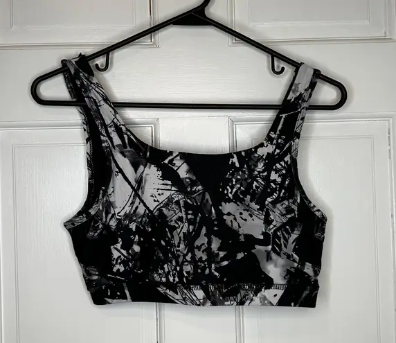 Mondetta Abstract Criss Cross Back Sports Bra in Black/Gray/White - XS/SMALL