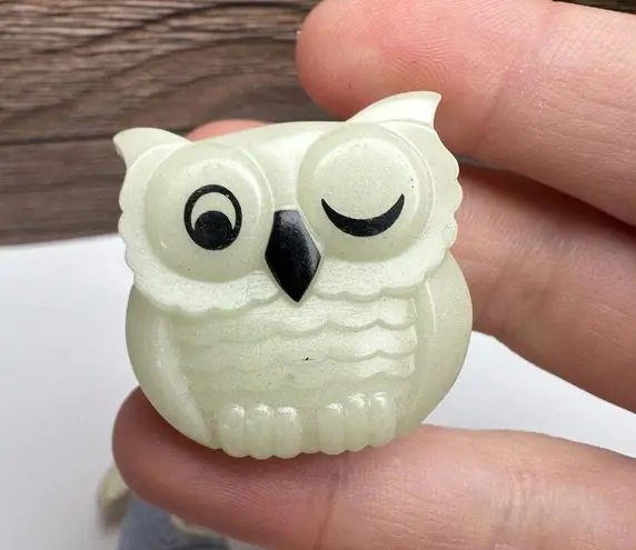 Avon Signed Owl Bird & Easter Bunny With Egg Plastic Brooch Pin Lot Of 2