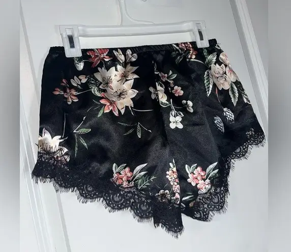 2 Piece Set Satin Floral Robe and Eyelash Lace Floral Short Pair Size Small