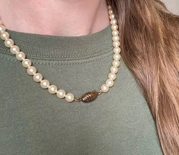 American Vintage Vintage “Ruth” Pearl Brass Pinch Clasp Necklace Oval Classic Feminine Minimal