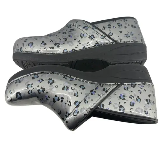 Dansko Women's XP 2.0 Grey Leopard Patent Leather Nursing Clogs