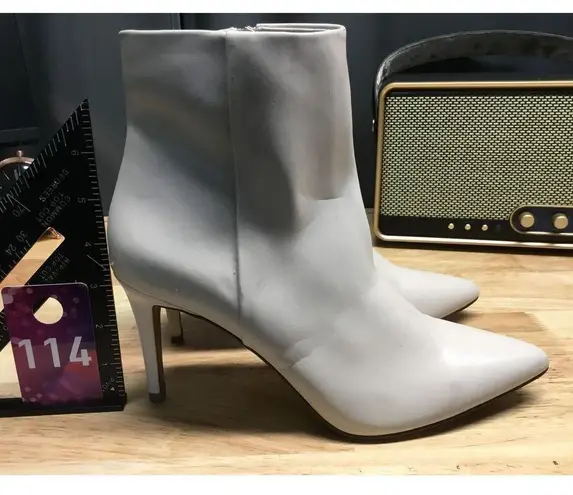 Steven by Steve Madden Lasting Ankle Bootie Women's 9 White Leather Side Zip